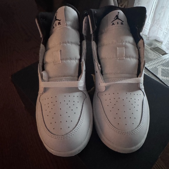 Jordan 1 Mid Reverse Panda - Picture 2 of 5